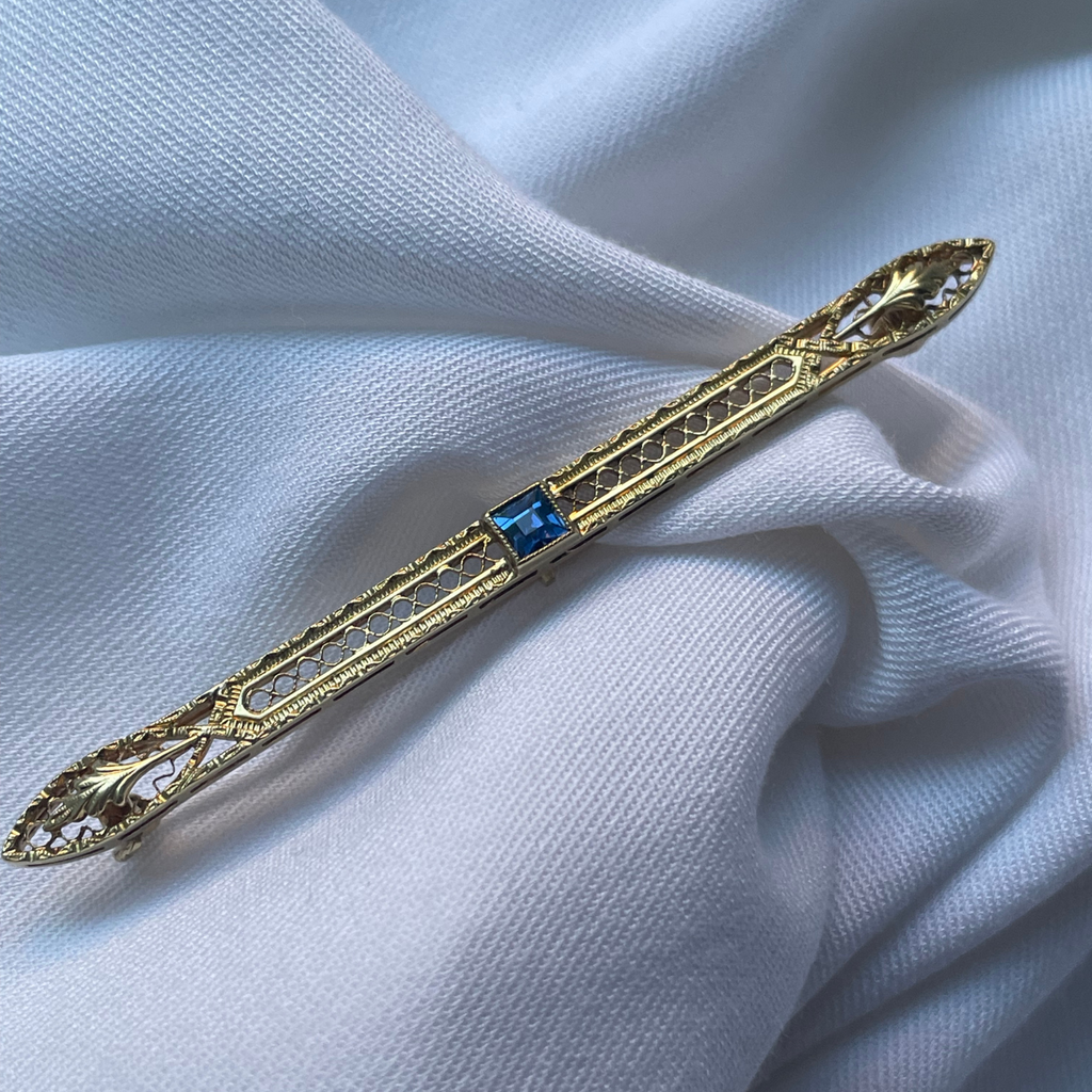 Vintage art deco blue sapphire brooch